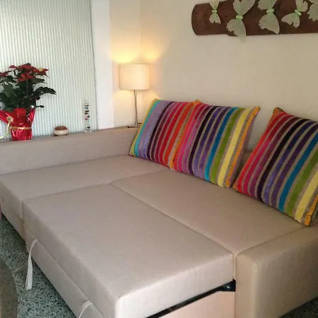 Sea Front Cosy Apartamento Loutráki